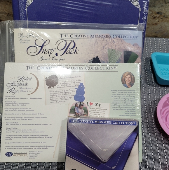 Crafters' Bundle - Miscellaneous Assortment of Arts and Craft Supplies - Picture 10 of 12